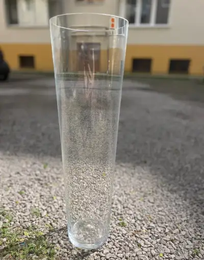 Vysoka váza s uzkym dnom (60cm vyska)