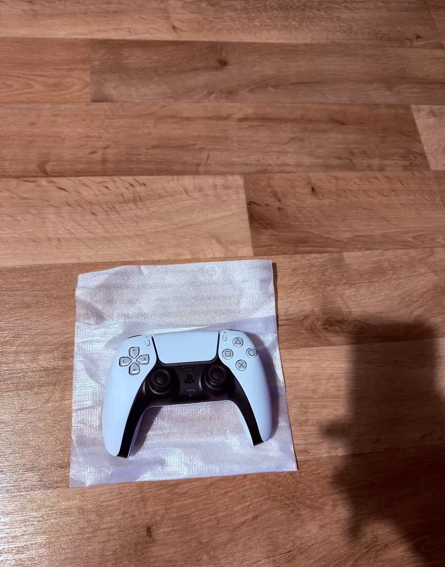 🎮 Na predaj: originálny ovládač Sony DualSense na PS5 – ako nov