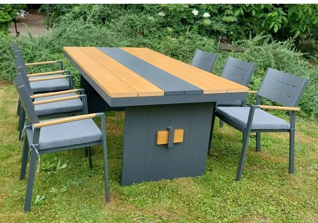 Hliníkový jedálenský stôl so stoličkami