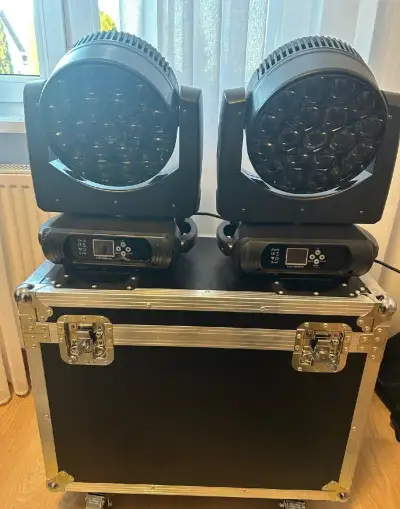Nové Moving Head 19x40w RGBW Bee Eye Zoom