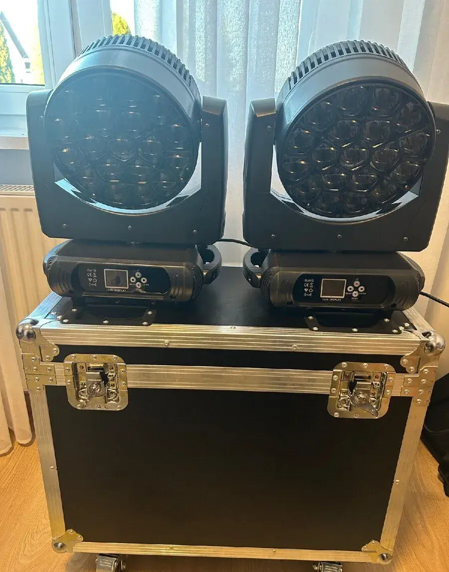 Nové Moving Head 19x40w RGBW Bee Eye Zoom