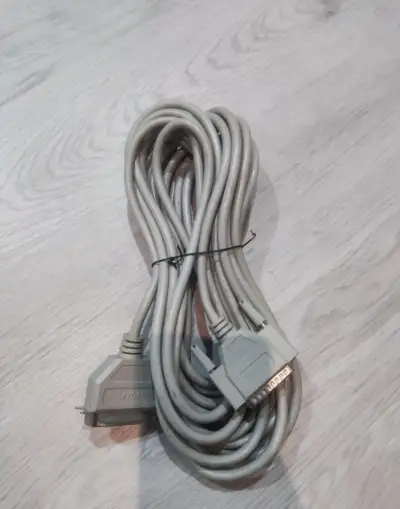 dlhý prepojovací kábel DB‑25 (25-pin D‑Sub)