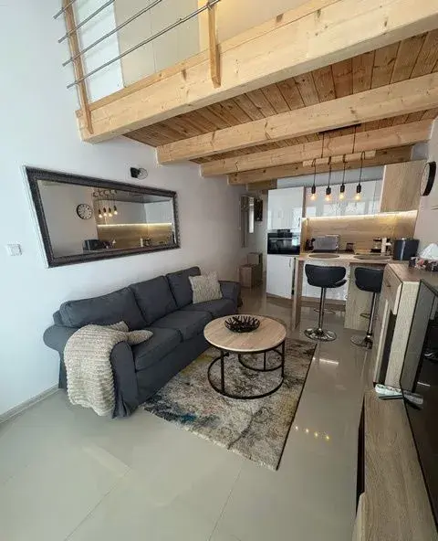 2-izb ( 2-Garsónka) o výmere 40m2+15m2 Terasa + parkovisko