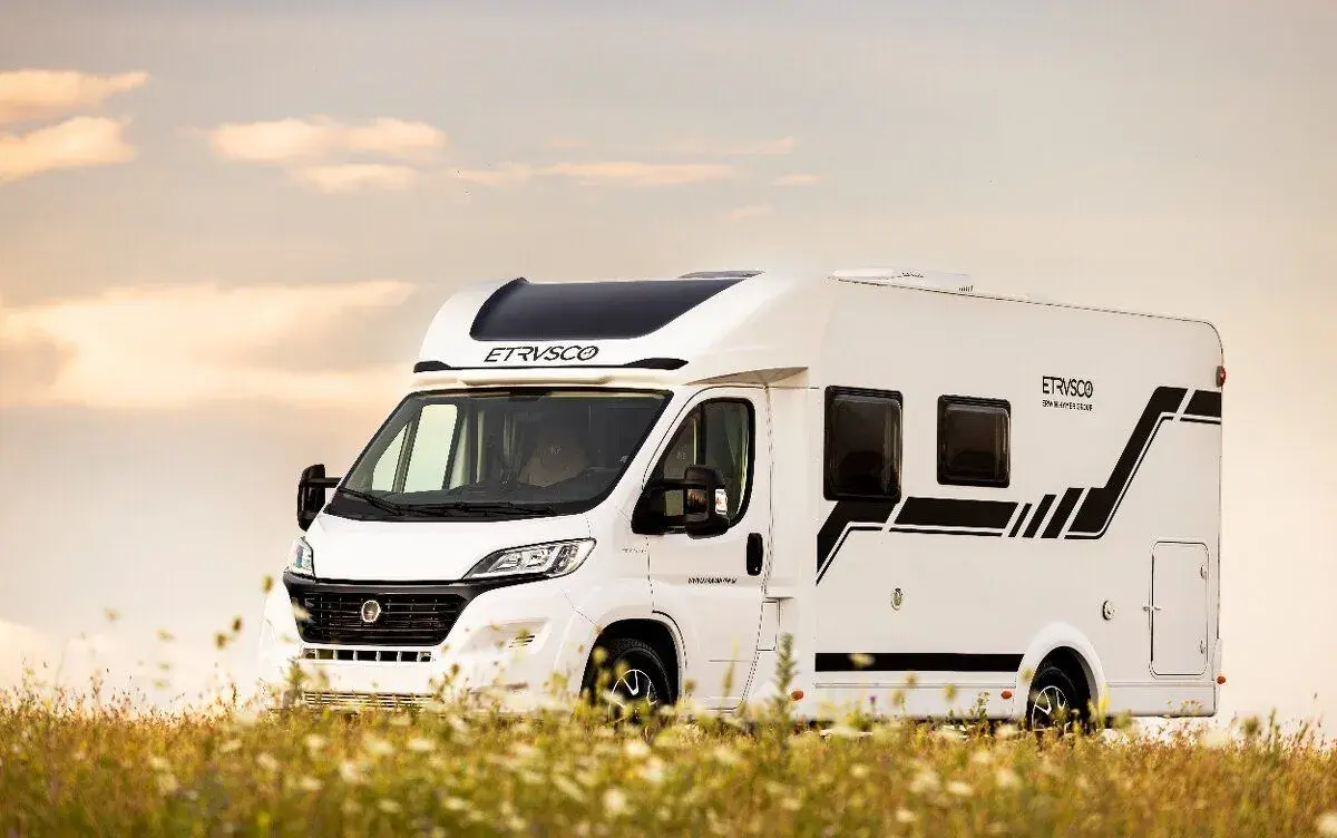 Prenájom Autokaravanu Etrusco T6900 DB