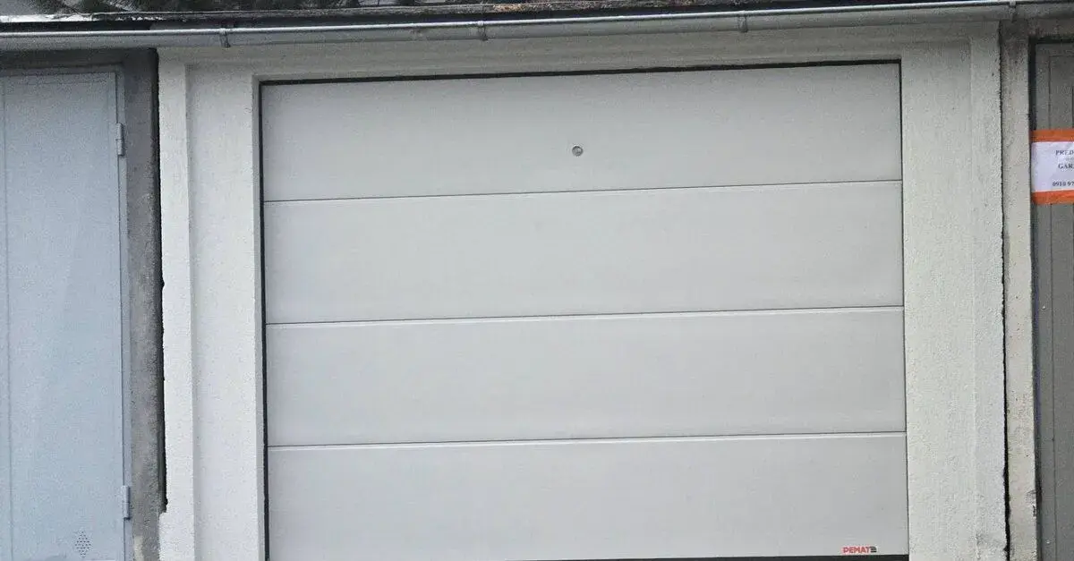 Výnimočná ponuka garáže s prístreškom pre dve autá v Piešťan