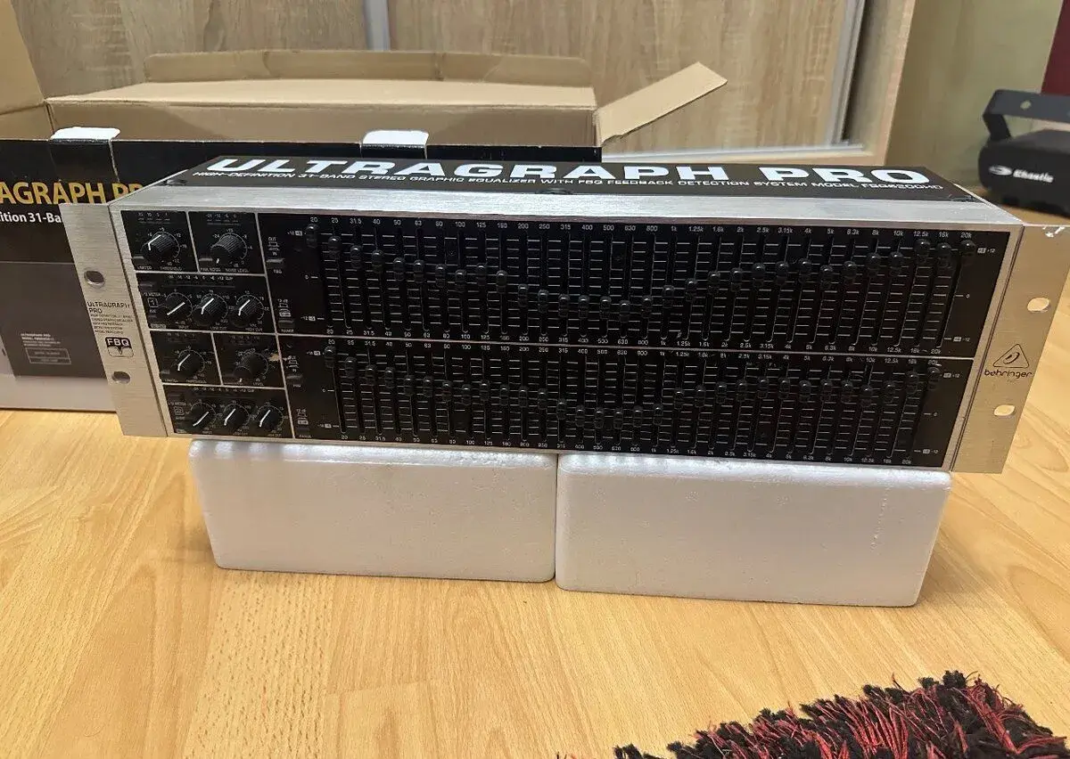 Ekvalizér Behringer ULTRAGRAPH PRO FBQ6200HD